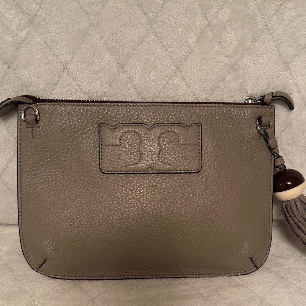 Tory Burch Leather Crossbody in Gray color